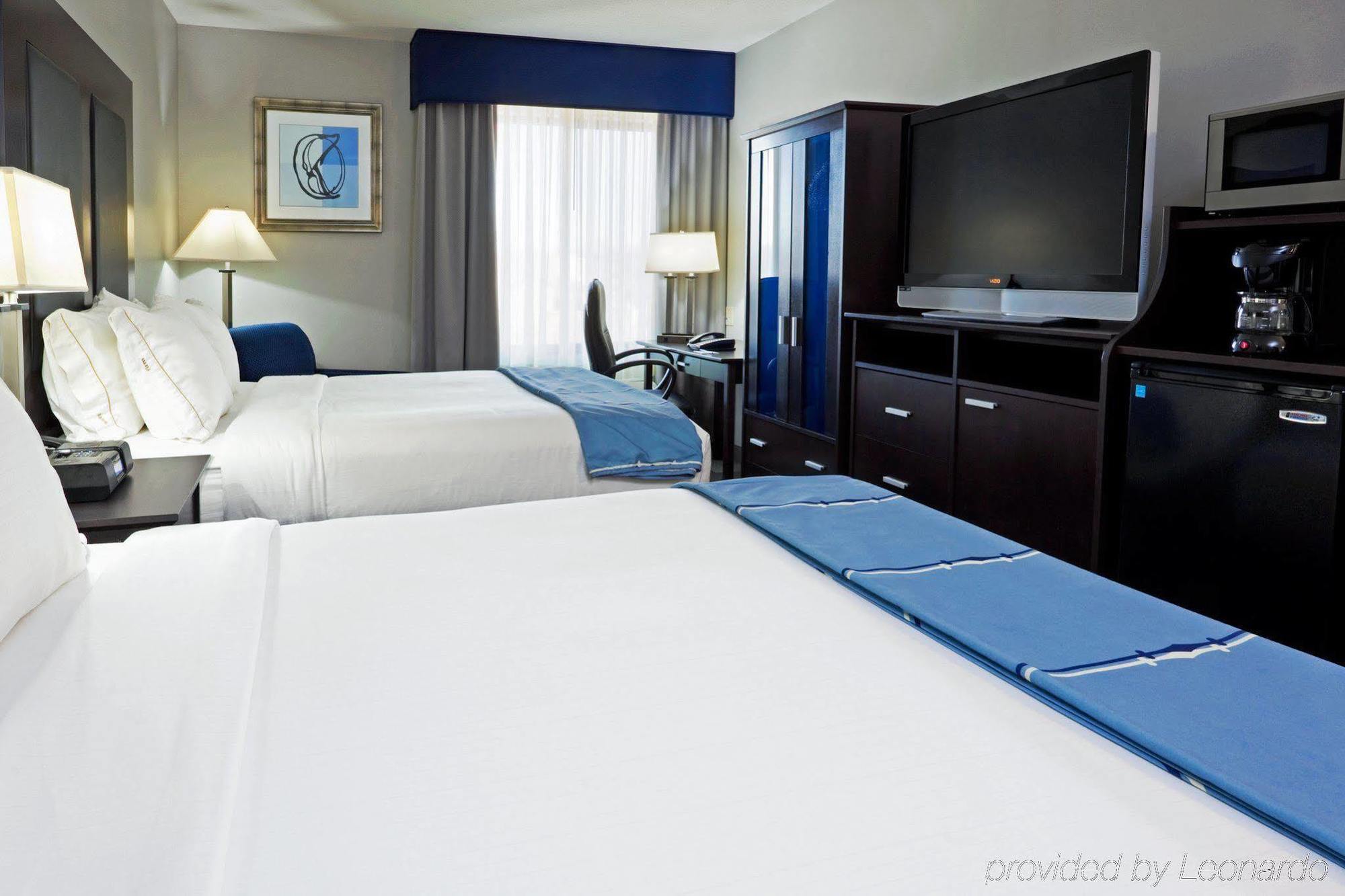 Hotel Holiday Express By Ihg 3*